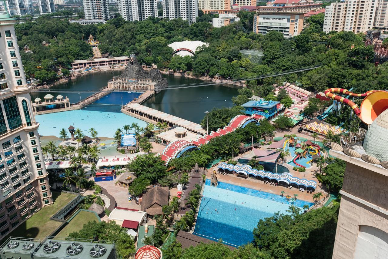W Studio Resort Suites Петалинг-Джая Экстерьер фото